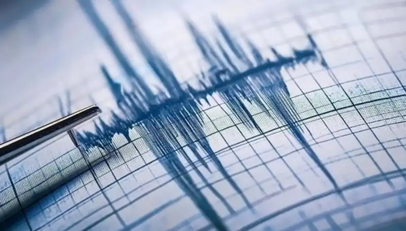 Rusya'nın Doğu Sahillerinde 8 Büyüklüğünde Deprem: Tsunami Tehlikesi Kapıda!